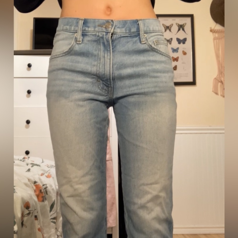 Lucky Brand light wash straight leg tight jeans mid waist raw hem